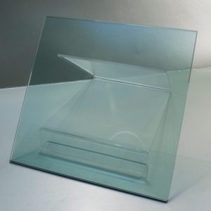 Vidrio Templado Verde Automotriz, vidrio que ha sido tratado térmicamente hasta obtener una compresión alta en la superficie o el borde.